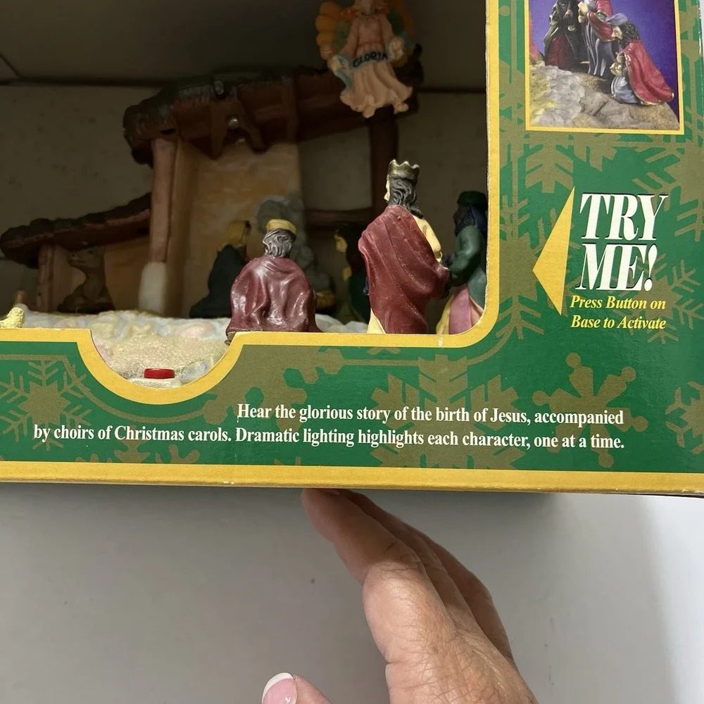Vintage GEMMY Nativity Scene Light Up Musically Narrated Birth Jesus Christmas
